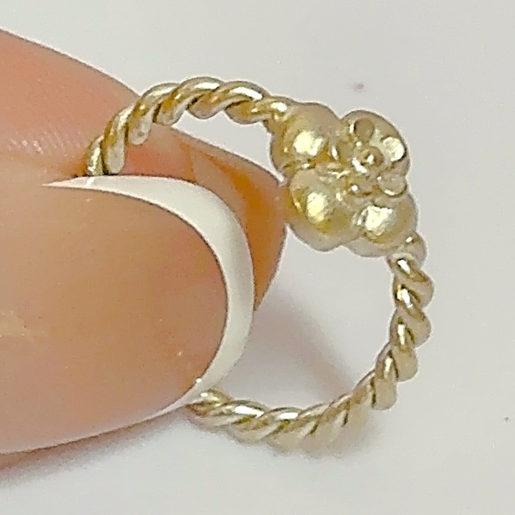 CHANEL Matt Gold Floral Ring🥳🥳❌❌ - Picture 1 of 9